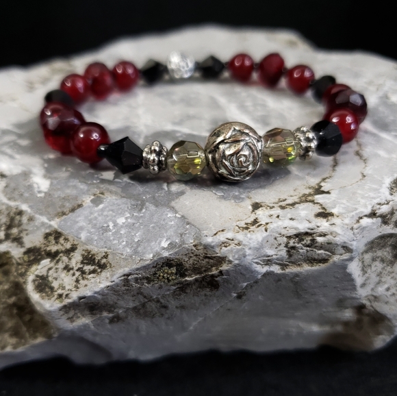 F16 Petite Wrist Blood Red Glass Bracelet Aurora Borealis Rose Handmade - Picture 3 of 12